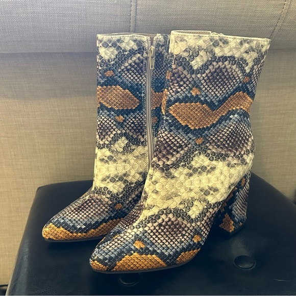 The Limited Shoes - NWOT Snakeskin Heeled Booties The Limited Size 7